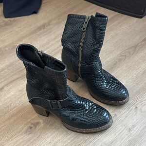 Freebirds black snake skin leather boots